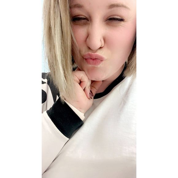 Profile Picture of Amy Hanifan (@amyannhanifan) on Poshmark