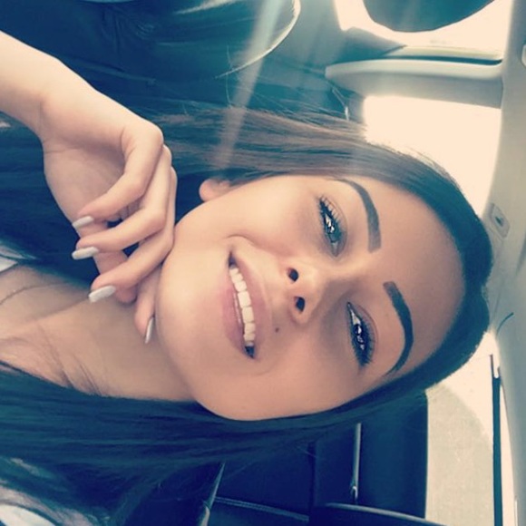 Profile Picture of Wioletta Roubinek (@violablog) on Poshmark