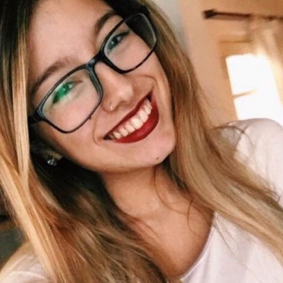 Profile Picture of Priscila ruth Castoldi (@ruthpriscila17) on Poshmark