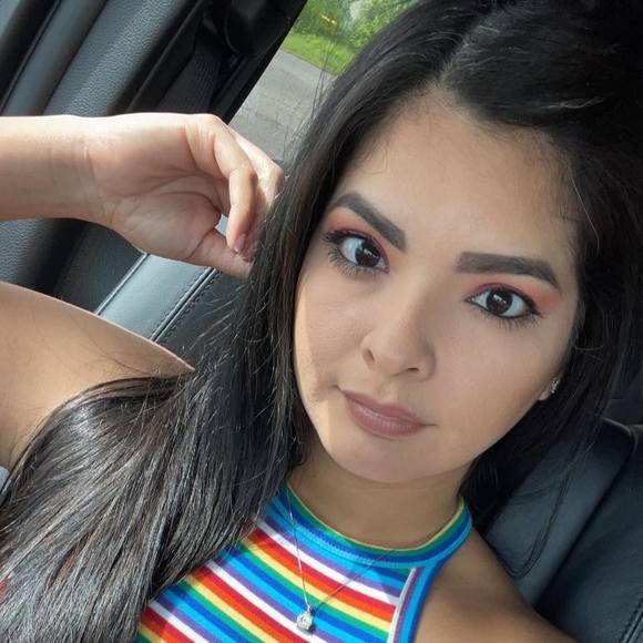 Profile Picture of Jenny Laboy (@jarnyef) on Poshmark