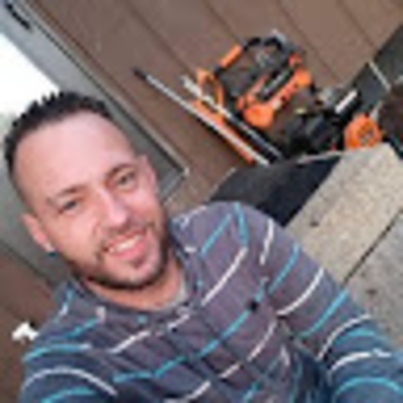 Profile Picture of John Osmolinski (@johnosmolinski) on Poshmark