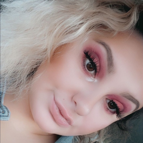 Sierra Sager - Poshmark Profile Picture of Sierra Sager (@sierra_sager) on Poshmark