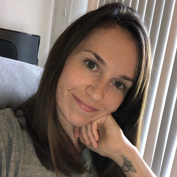 Danielle Luttenberger - Poshmark Profile Picture of Danielle Luttenberger (@danilutt28) on Poshmark