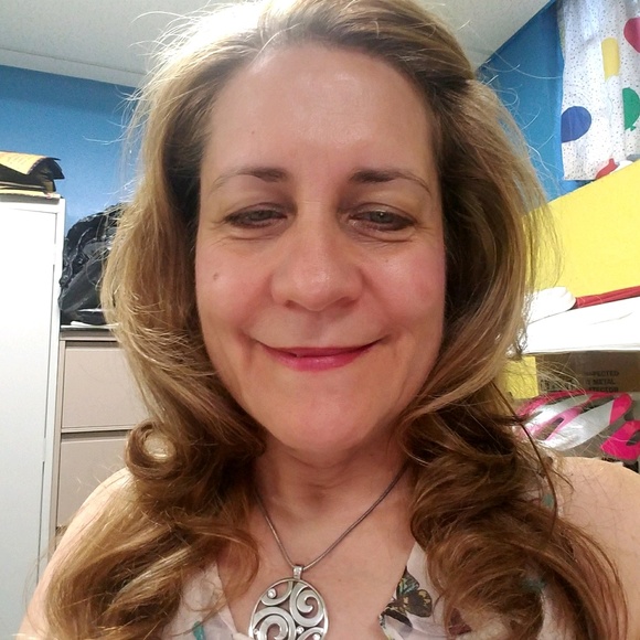Profile Picture of Cathy Wolfe (@luckyda7) on Poshmark