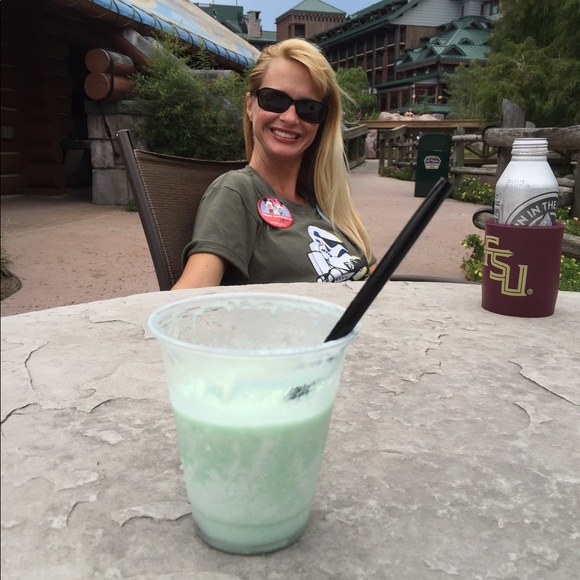 Profile Picture of Lori Poppler (@lorypop) on Poshmark