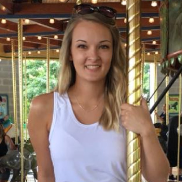 Profile Picture of Kimberly Louderback (@kplouderback) on Poshmark