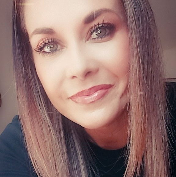 Profile Picture of Vicki Hobbs (@hobbsvicki1) on Poshmark