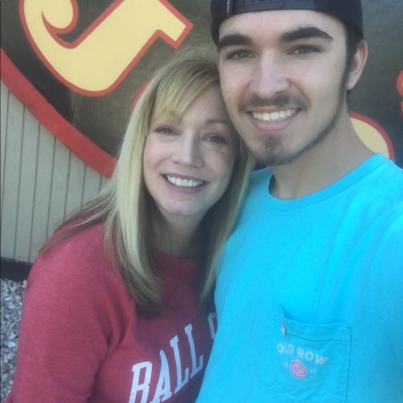 Profile Picture of Annmarie Yakubik (@ayakubik) on Poshmark