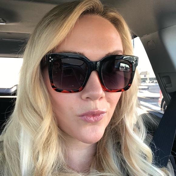 April Belluz - Poshmark Profile Picture of April Belluz (@aprilbelluz9) on Poshmark