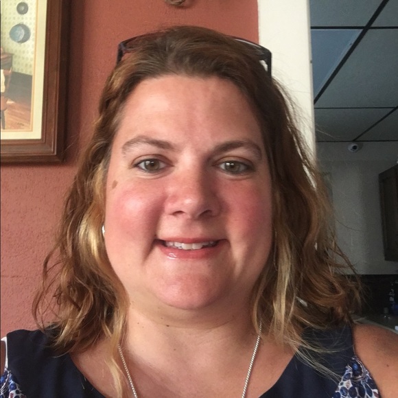 Profile Picture of Heather Crinnion (@hcrinnion) on Poshmark