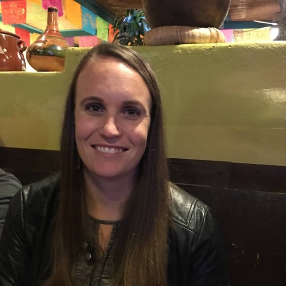 Profile Picture of Meredith Brandon (@merebrandon) on Poshmark