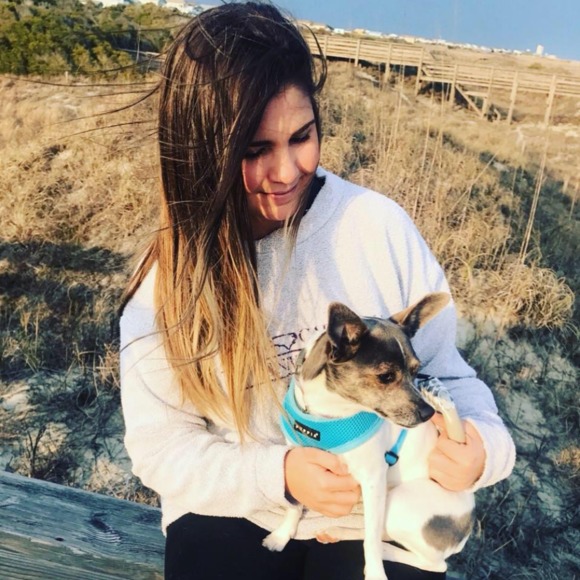 Profile Picture of Olivia Lowery (@olivesells) on Poshmark