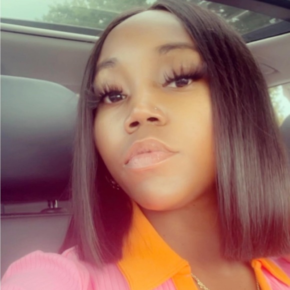 Profile Picture of Erika Hayes (@emoneyy2021) on Poshmark