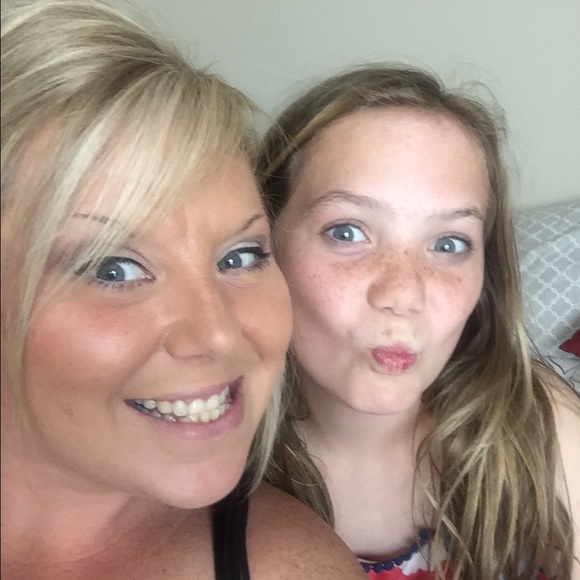 Profile Picture of Amy Schacher (@amyschacher) on Poshmark