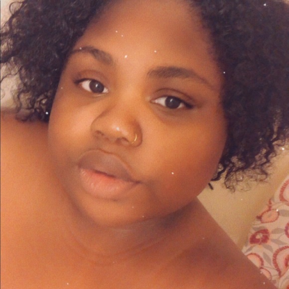 Profile Picture of Alexsus Smalls (@alexsussmalls) on Poshmark