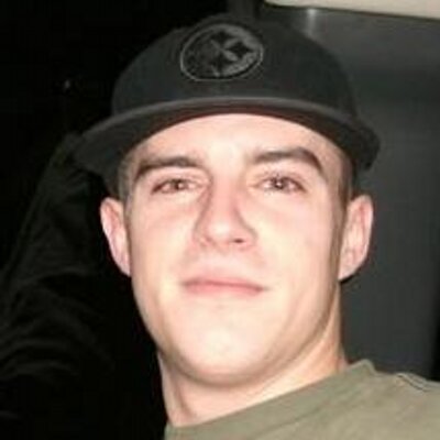 Profile Picture of Daniel Deuel (@POETTHEPLAYER) on Twitter