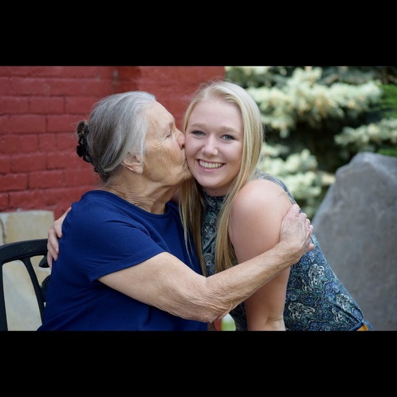 Profile Picture of Alexis Steele (@steeleas) on Poshmark