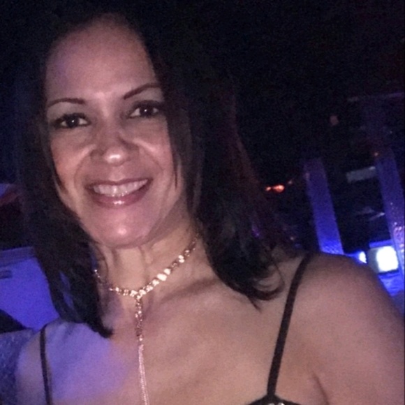 Profile Picture of Doris Vasquez (@doris_v) on Poshmark