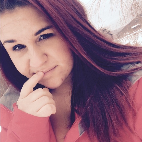 Profile Picture of Niki Husick (@husick2012) on Poshmark