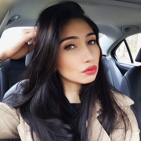 Profile Picture of Nicole Striebel (@nikkistriebel) on Poshmark