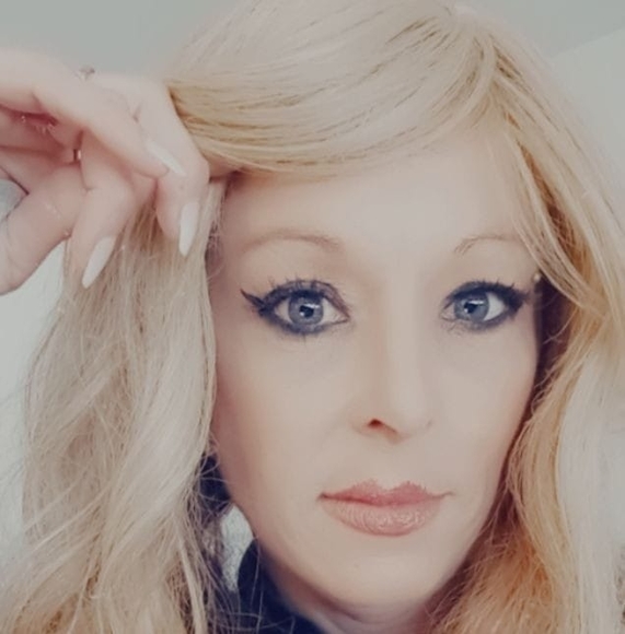 Robbin Kortman - Poshmark Profile Picture of Robbin Kortman (@robbin38) on Poshmark