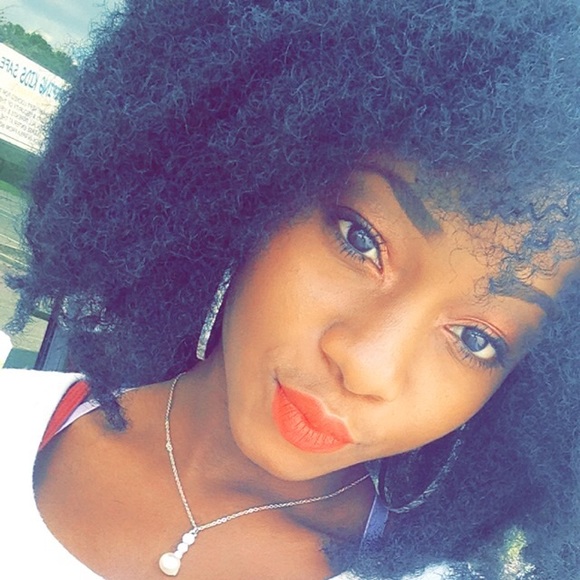 Charlene Bertelot - Poshmark Profile Picture of Charlene Bertelot (@charleneb_1) on Poshmark