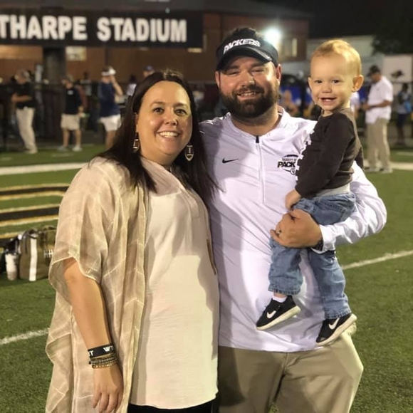 Profile Picture of David Windon (@davidwindon18) on Poshmark