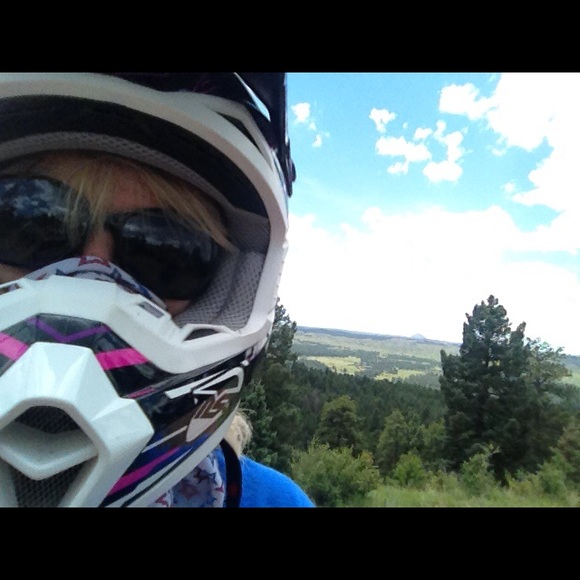 Profile Picture of Laura Gandre (@lgandre) on Poshmark