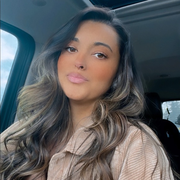 Profile Picture of Kate Hayes (@kat1394) on Poshmark