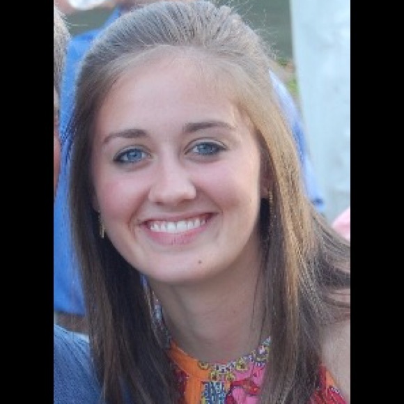 Profile Picture of Molly Mackessy (@mollymack218) on Poshmark