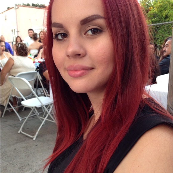 Julia Valenzuela - Poshmark Profile Picture of Julia Valenzuela (@juliavalenzuela) on Poshmark