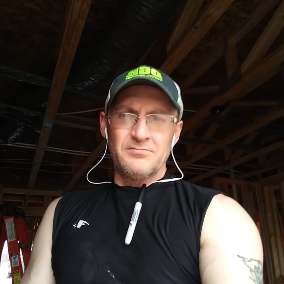 Profile Picture of Chris Weir (@crwmlw37) on Poshmark
