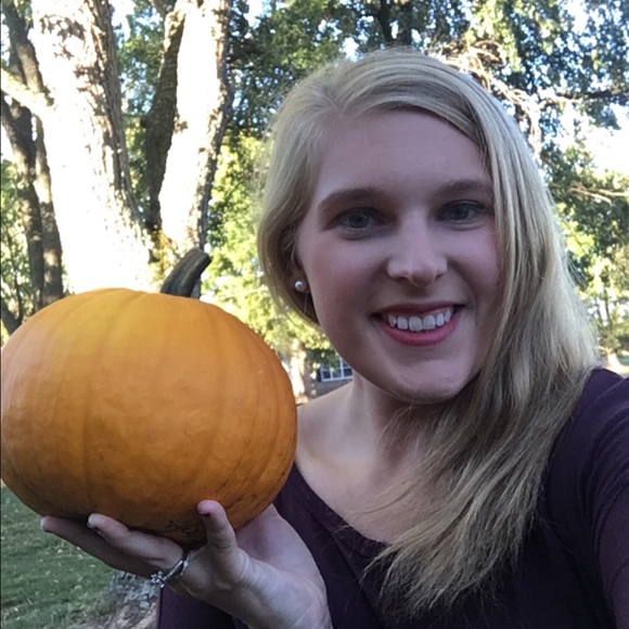 Profile Picture of Taylor Dauscha (@taylordauscha) on Poshmark