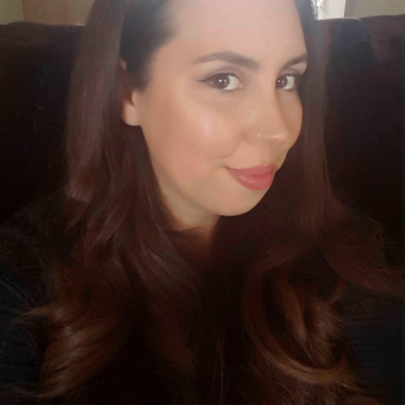 Profile Picture of Shawna Potter (@shawnapotter891) on Poshmark