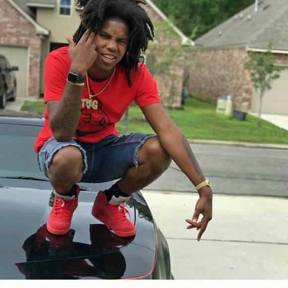 Profile Picture of Vincent Davis (@vincentdavis586) on Poshmark