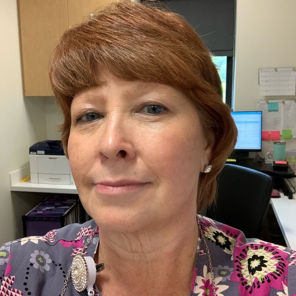 Profile Picture of Beverly Swanson (@beverlyswanson) on Poshmark