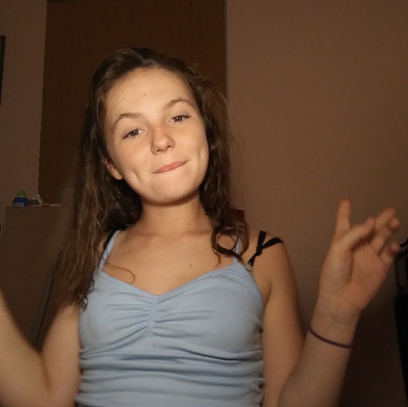 Profile Picture of Angeleah Justice (@angeleahjustice) on Poshmark