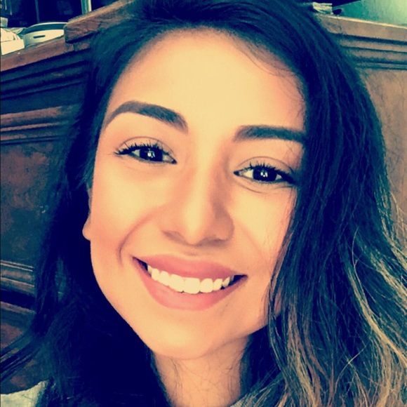 Alecks Martinez - Poshmark Profile Picture of Alecks Martinez (@lilalecks) on Poshmark