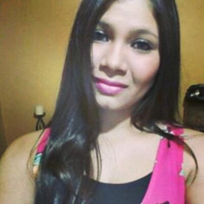 Profile Picture of Stephanie Aranda (@Arandatocha) on Twitter