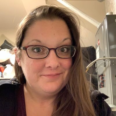 Profile Picture of Crystal Stockwell (@cryslyn24) on Twitter