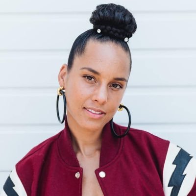 Profile Picture of Nina Chua (@@lellownina) on Twitter