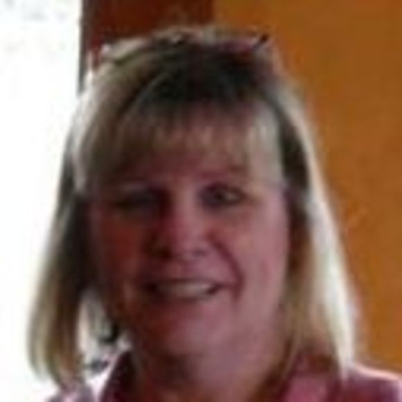 Profile Picture of Julie Groner (@julie_groner) on Poshmark