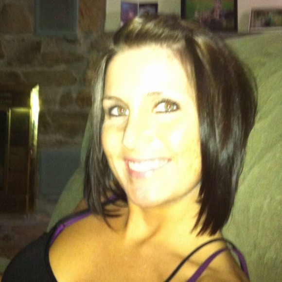 Profile Picture of Ashley Shaver (@anshaver) on Poshmark