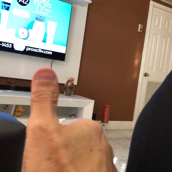 Profile Picture of Carlos Naranjo (@cenaran45) on Poshmark