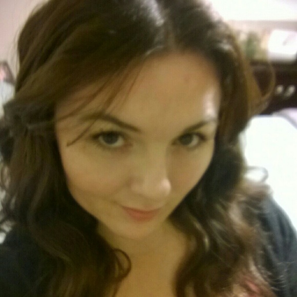 Profile Picture of Kimberly Bellido (@mrs_bellido) on Poshmark