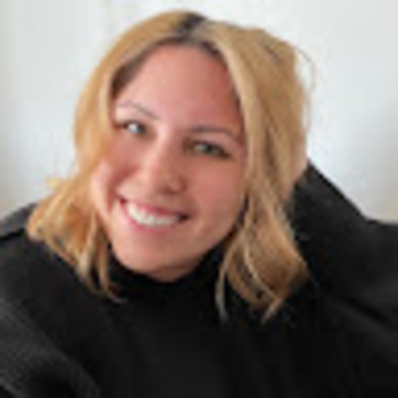 Profile Picture of Amanda Posniak (@amposniak) on Poshmark