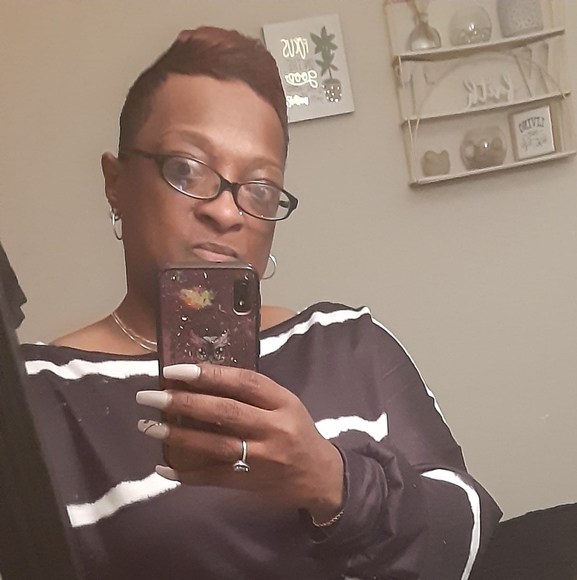 Profile Picture of Wanda Sistare (@wandasistare) on Poshmark