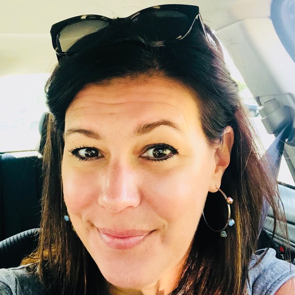 Alyssa Pyer - Poshmark Profile Picture of Alyssa Pyer (@alyssapyer) on Poshmark