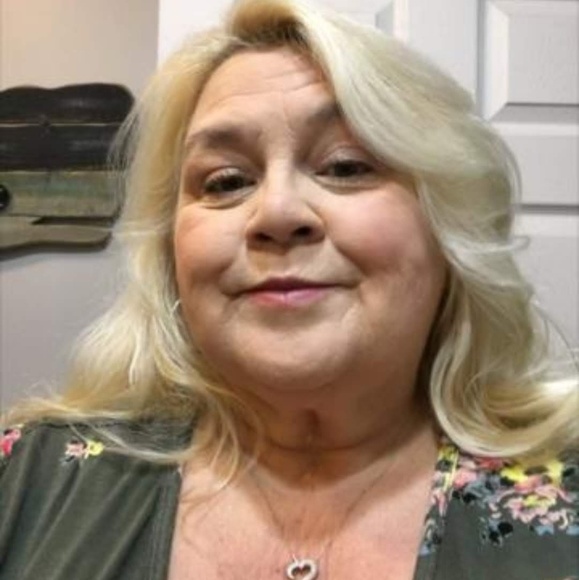 Profile Picture of Reba Arnoldt (@doretha769) on Poshmark