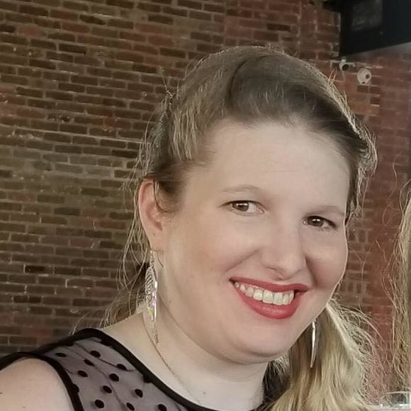 Profile Picture of Alexa Ruetz (@alexaruetz) on Poshmark